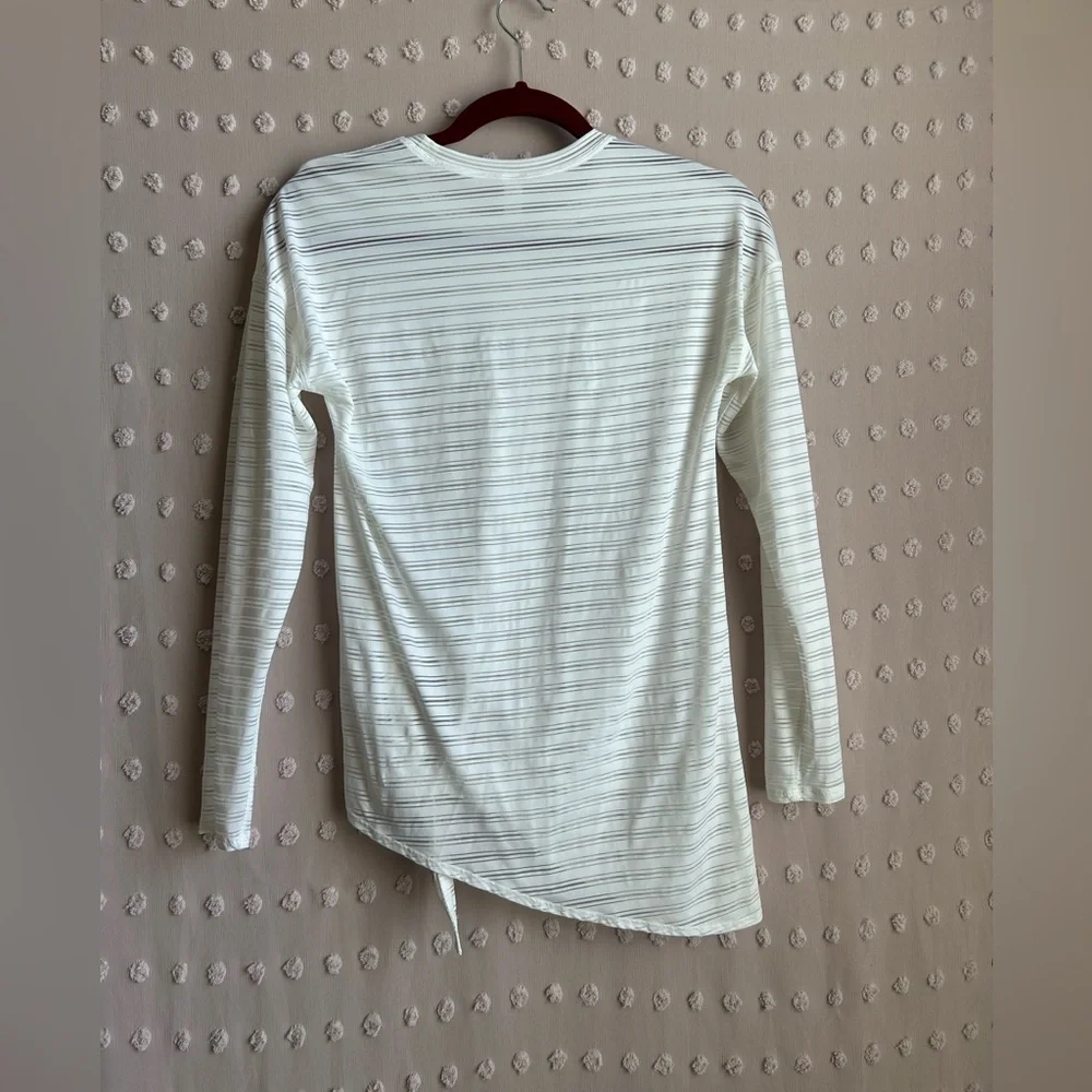 Lululemon Tie Your Practice Striped Long Sleeve Sz 2 White‎